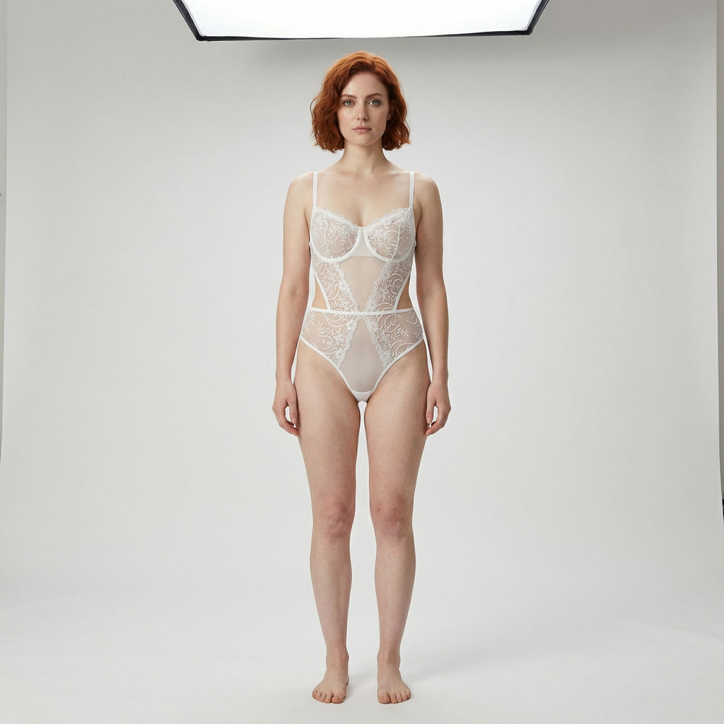 Beyaz Çiçek Dantel Body – Şık ve Feminen