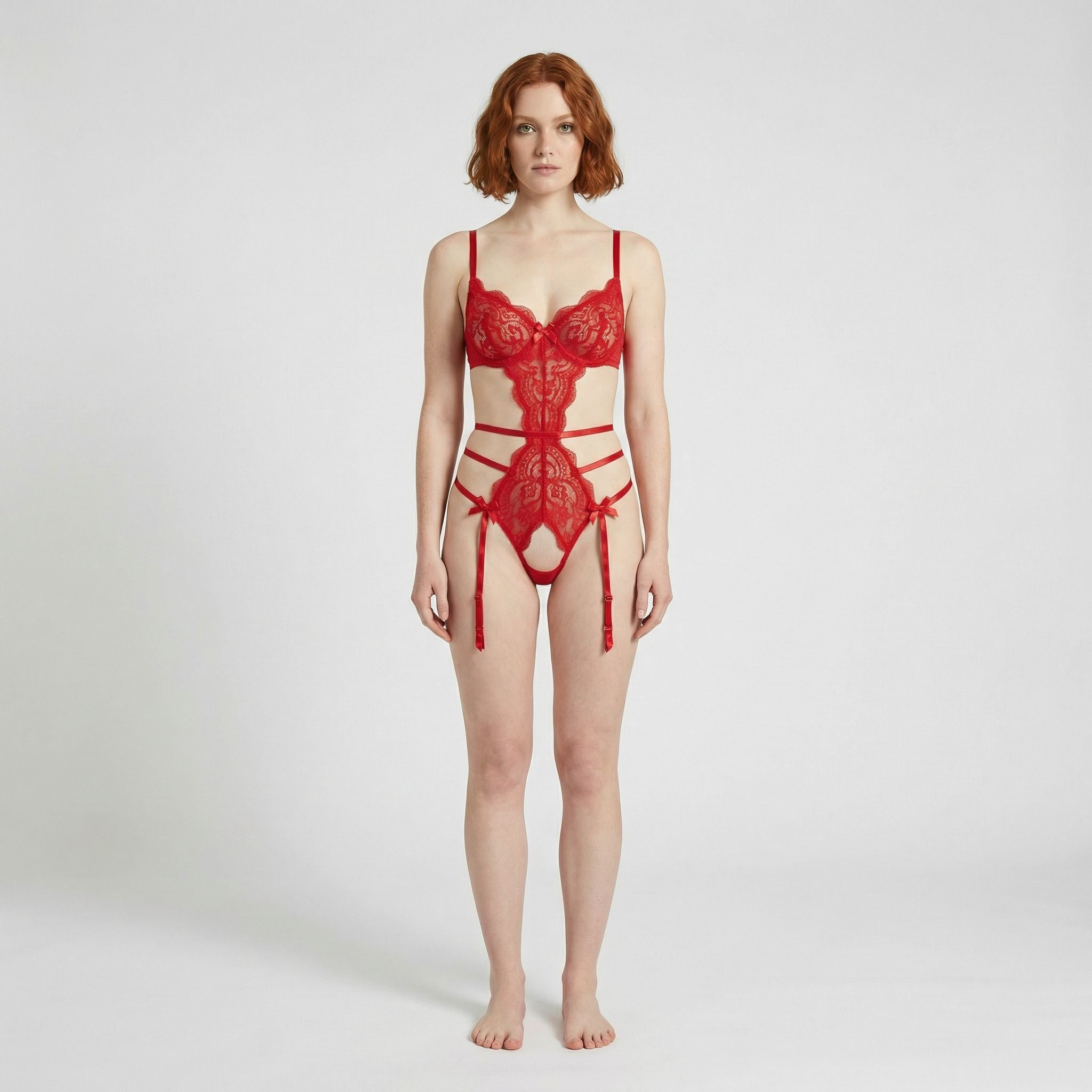Kırmızı İşlemeli Dantel Jartiyer Askılı Seksi Body