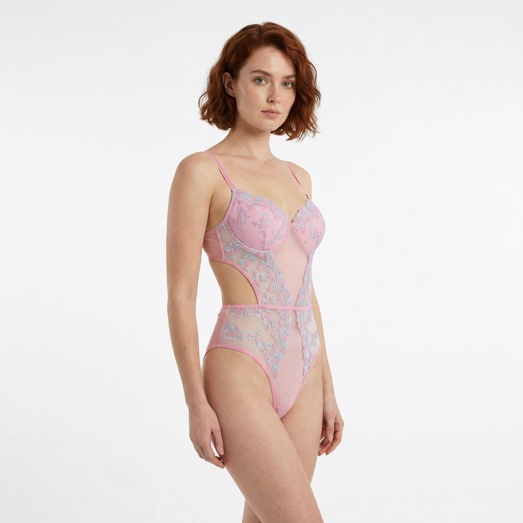 Floral Nakışlı Pembe Tül Body – Şık ve Feminen İç Giyim