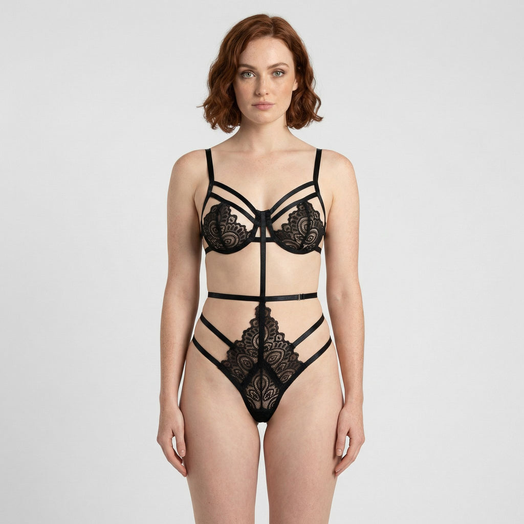 Siyah Dantel Harness Detaylı Tek Parça Seksi Body