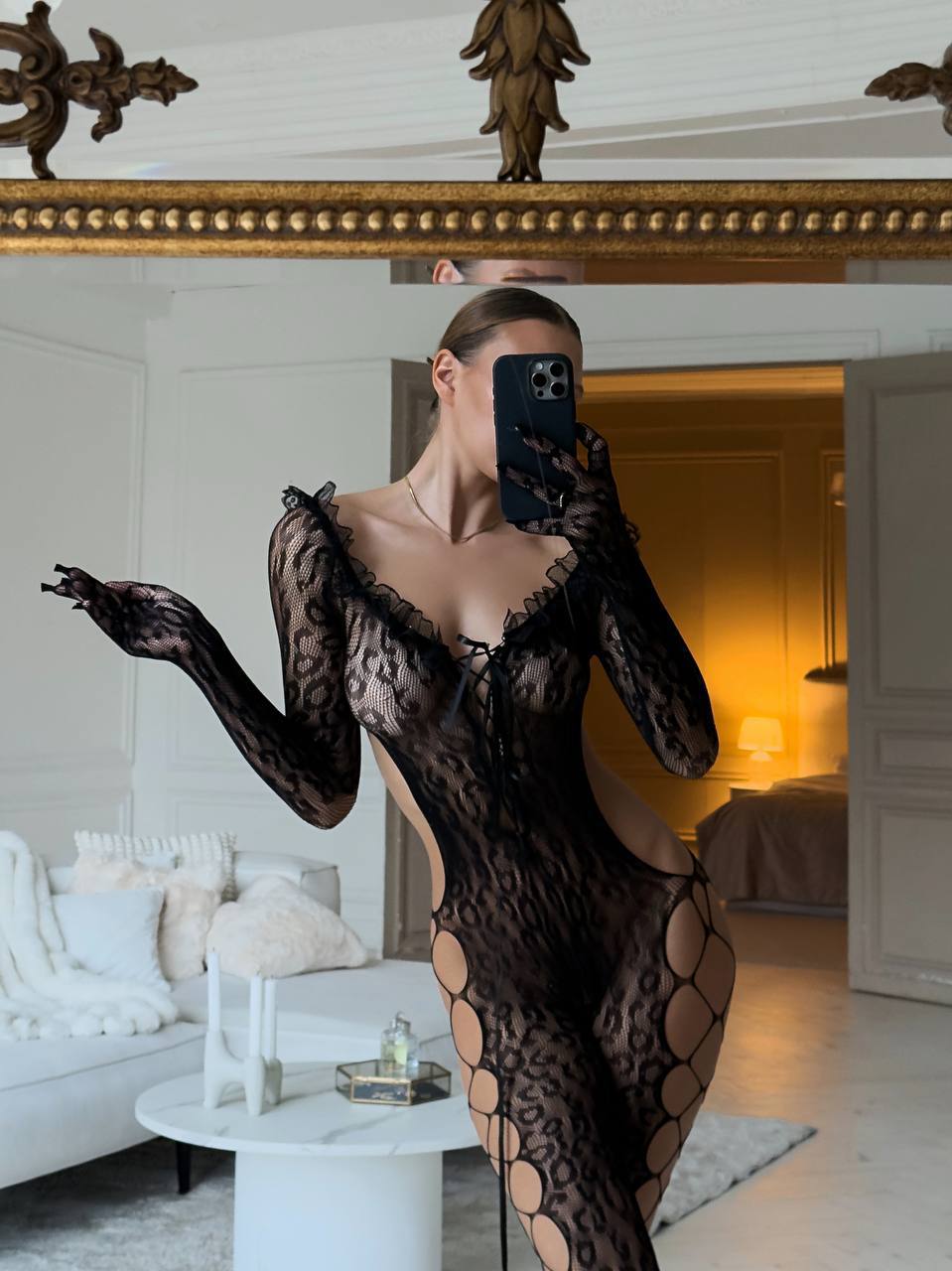 Savage Elegance Leopar Desenli Vücut Çorabı