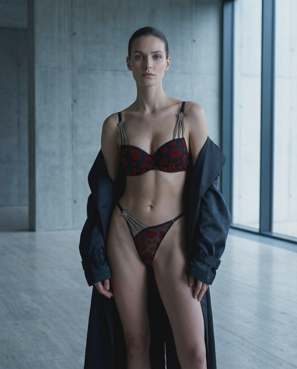 Taş Askılı Dudak Desenli Seksi Sütyen & Tanga Takım